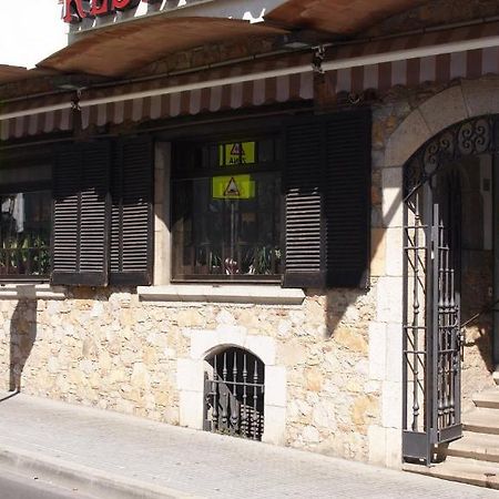 Hostal Miryam L' Escala Luaran gambar