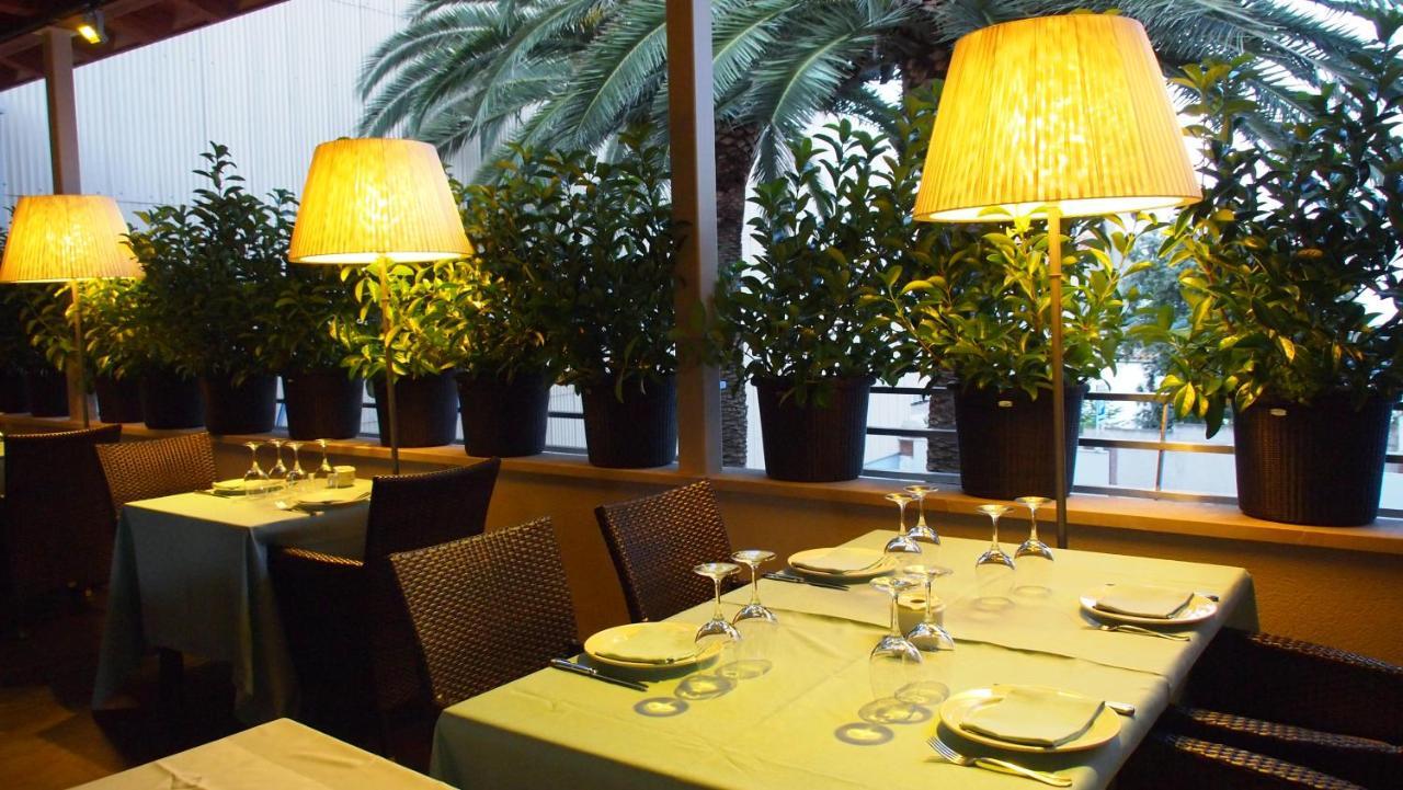Hostal Miryam L' Escala Luaran gambar