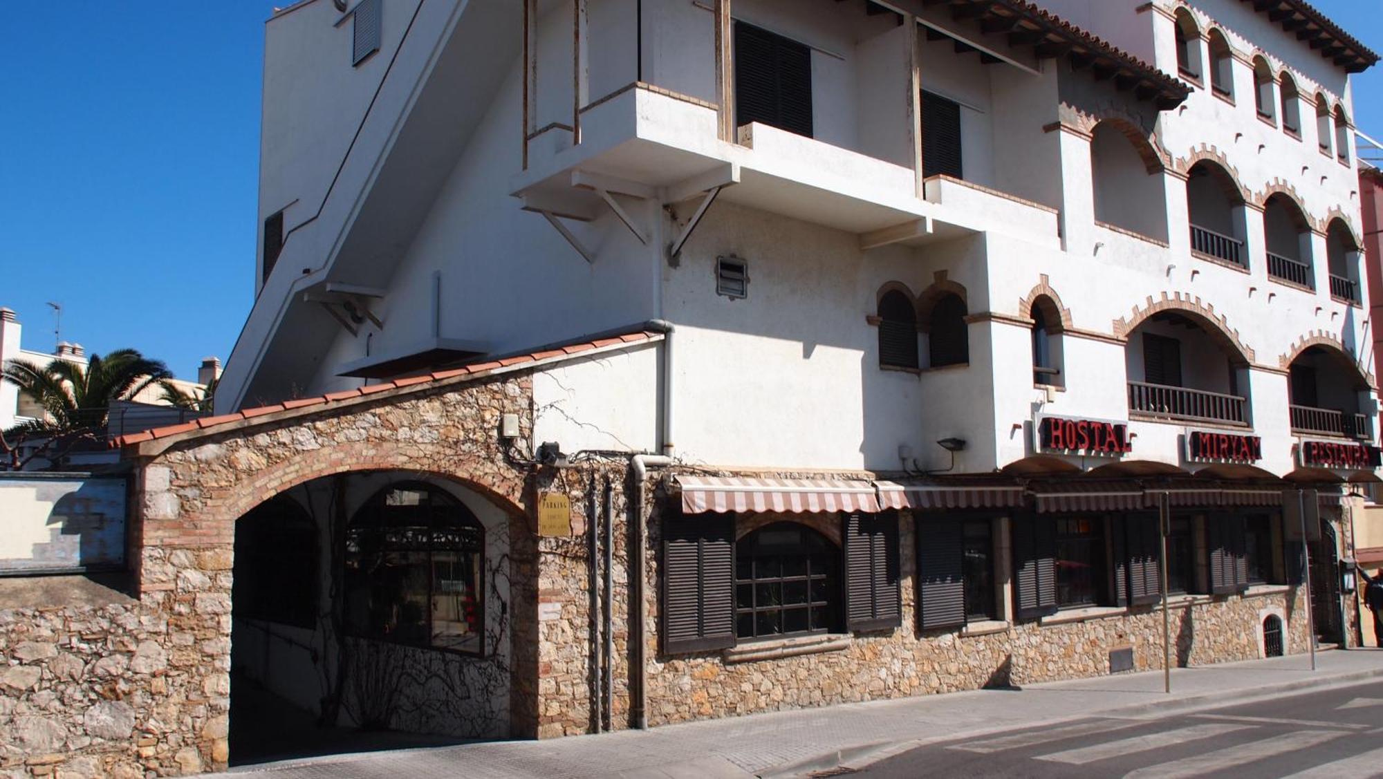 Hostal Miryam L' Escala Luaran gambar