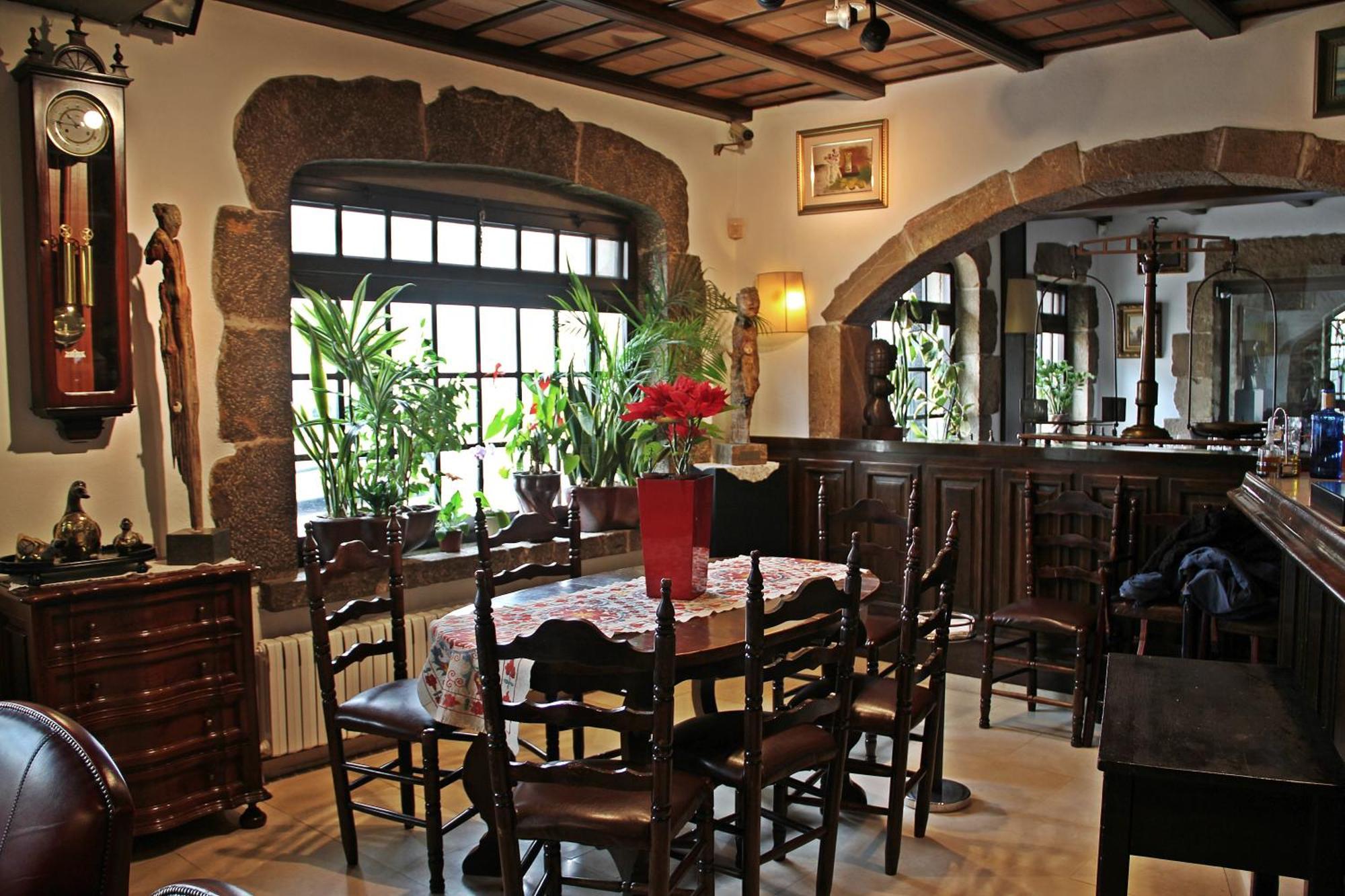 Hostal Miryam L' Escala Luaran gambar