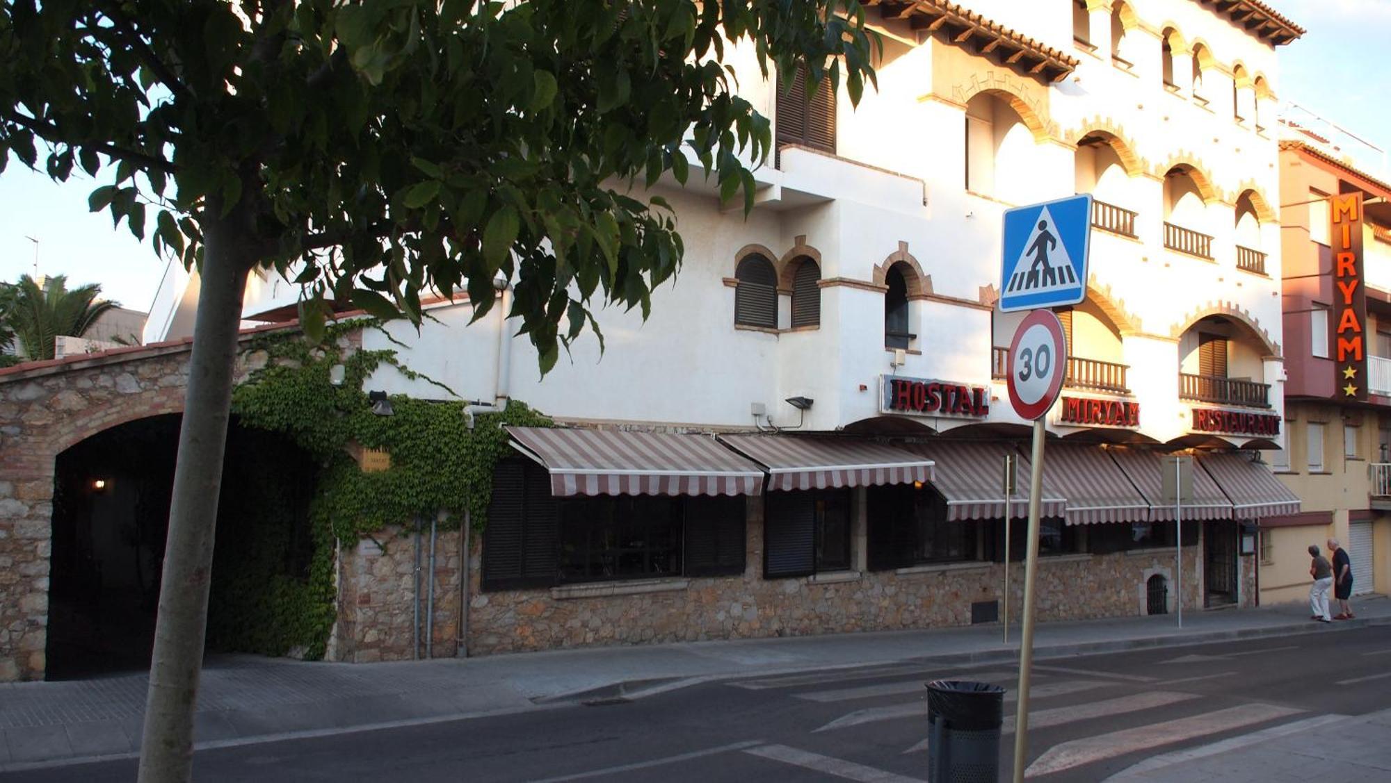 Hostal Miryam L' Escala Luaran gambar