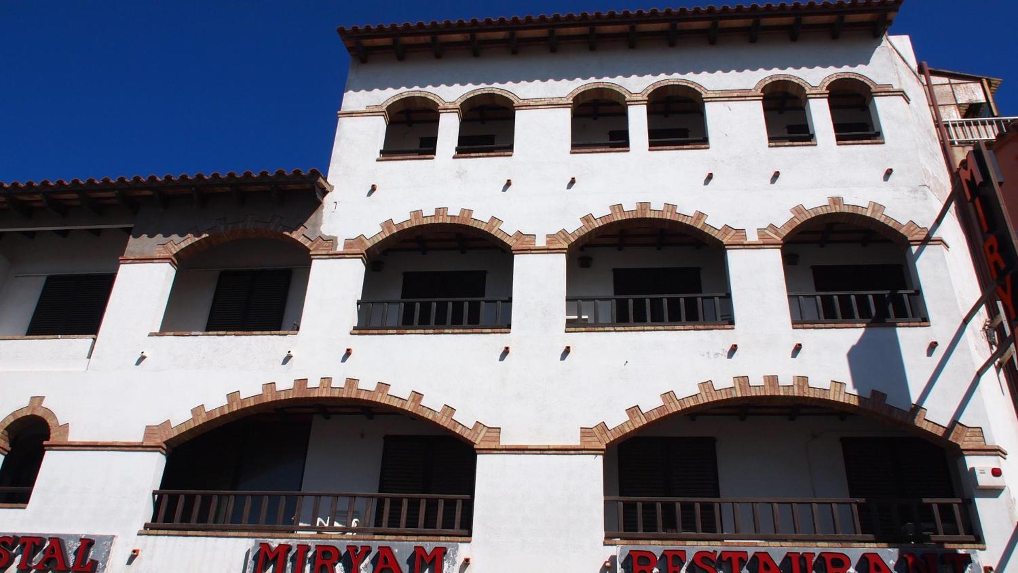 Hostal Miryam L' Escala Luaran gambar