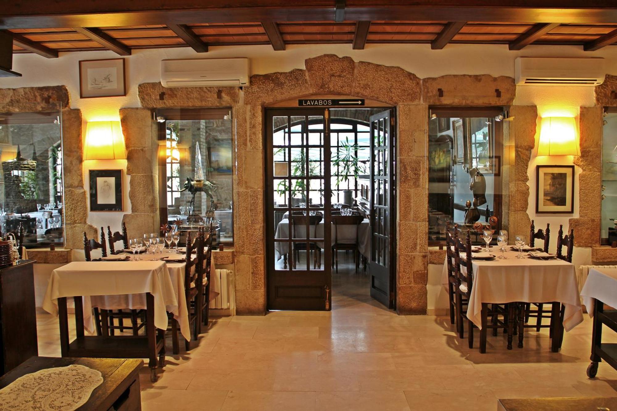Hostal Miryam L' Escala Luaran gambar