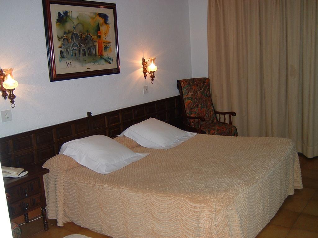 Hostal Miryam L' Escala Luaran gambar